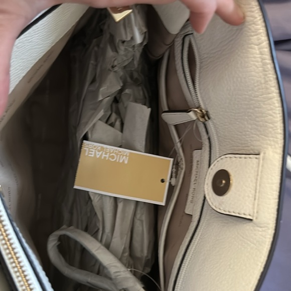 Michael Kors Addison Large Pebbled Leather Tote NWT - Picture 13 of 15